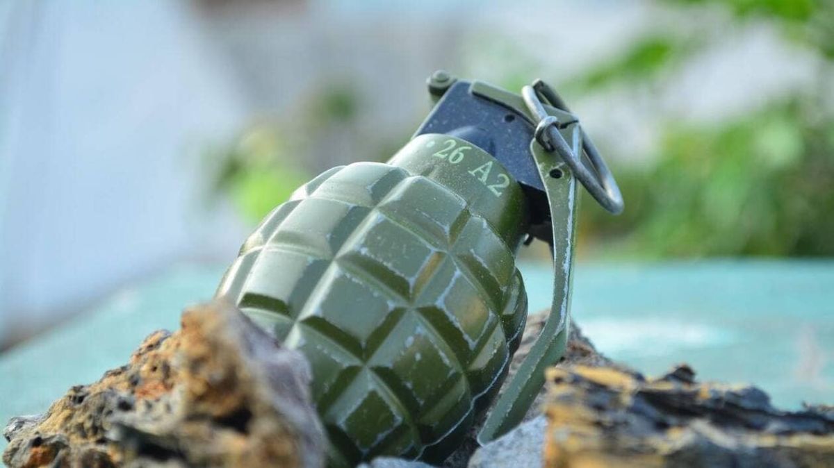 Un collégien récupère une grenade de la Première Guerre mondiale au collège