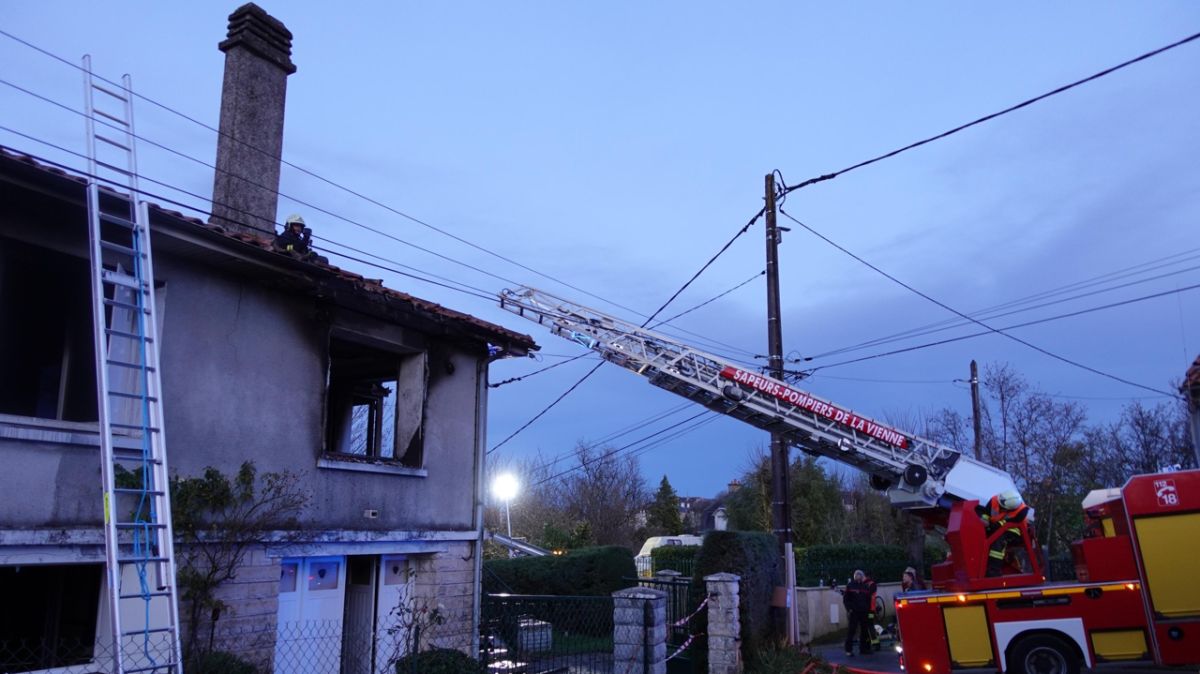 Un incendie spectaculaire à Poitiers soulève des inquiétudes