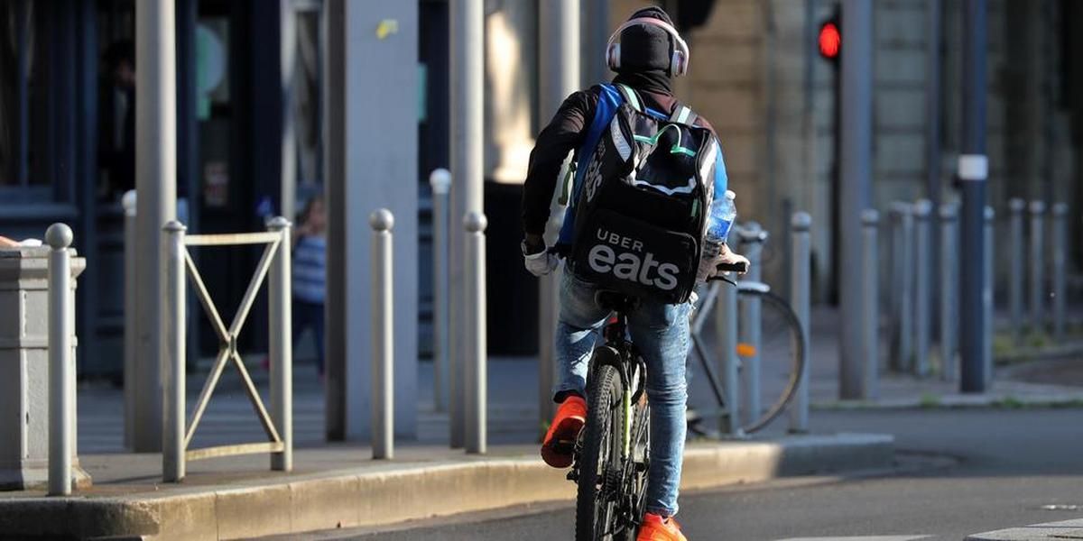 Livraison à risque : des livreurs d'Uber Eats dénoncent des sanctions abusives