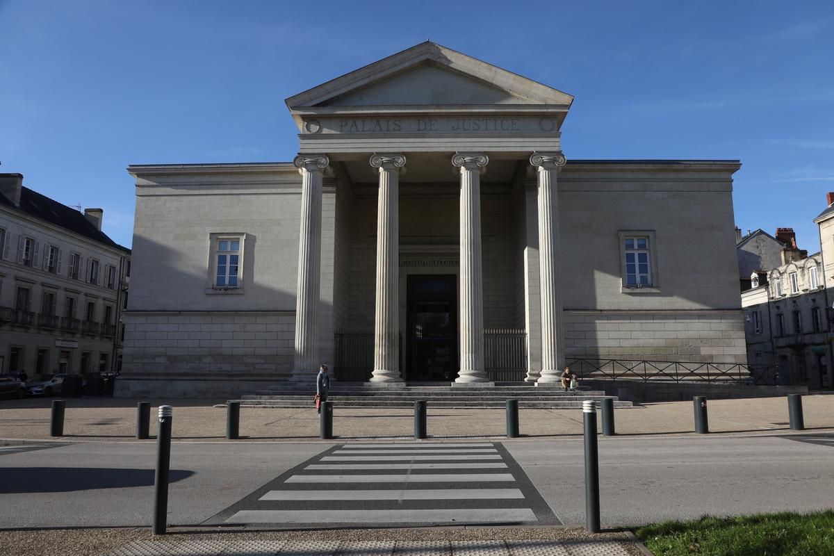 Une jeune femme courageuse témoigne contre son beau-père accusé de viols