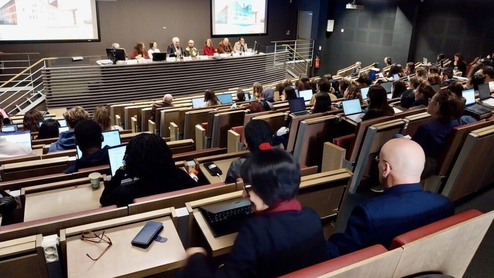 L'éducation, clé de la prévention des génocides : un sommet international au camp des Milles