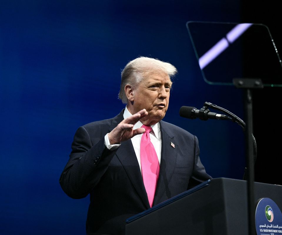 Trump renoue avec ses provocations anti-immigration lors d'un meeting en Pennsylvanie