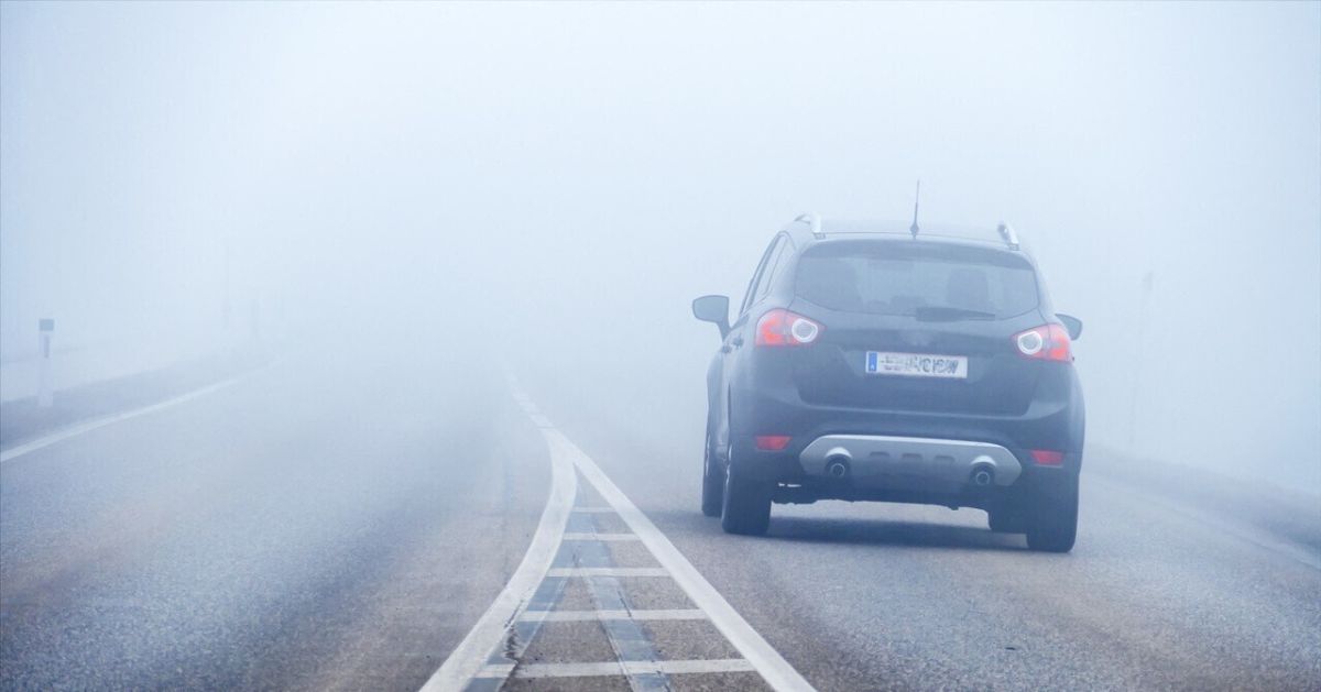 Feux de brouillard : les règles de conduite par temps brumeux