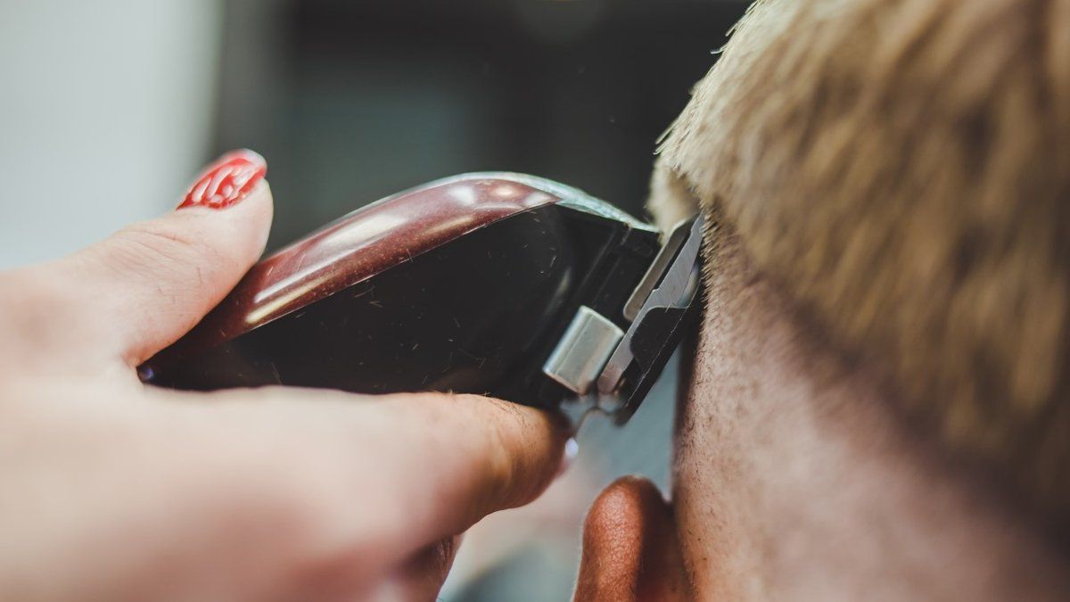Enfant tondu sans raison au foyer d'accueil : la colère d'une mère