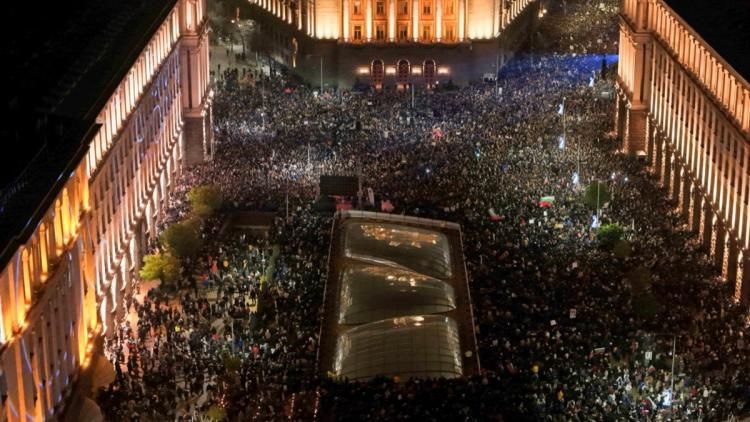 La jeunesse bulgare remet en question le pouvoir : un gouvernement démissionnaire sous la pression