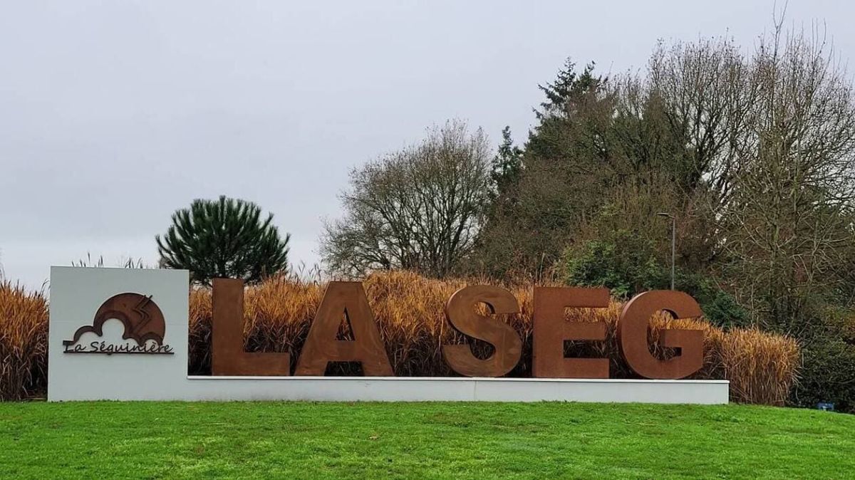 Les lettres emblématiques de La Séguinière renaissent après un accident