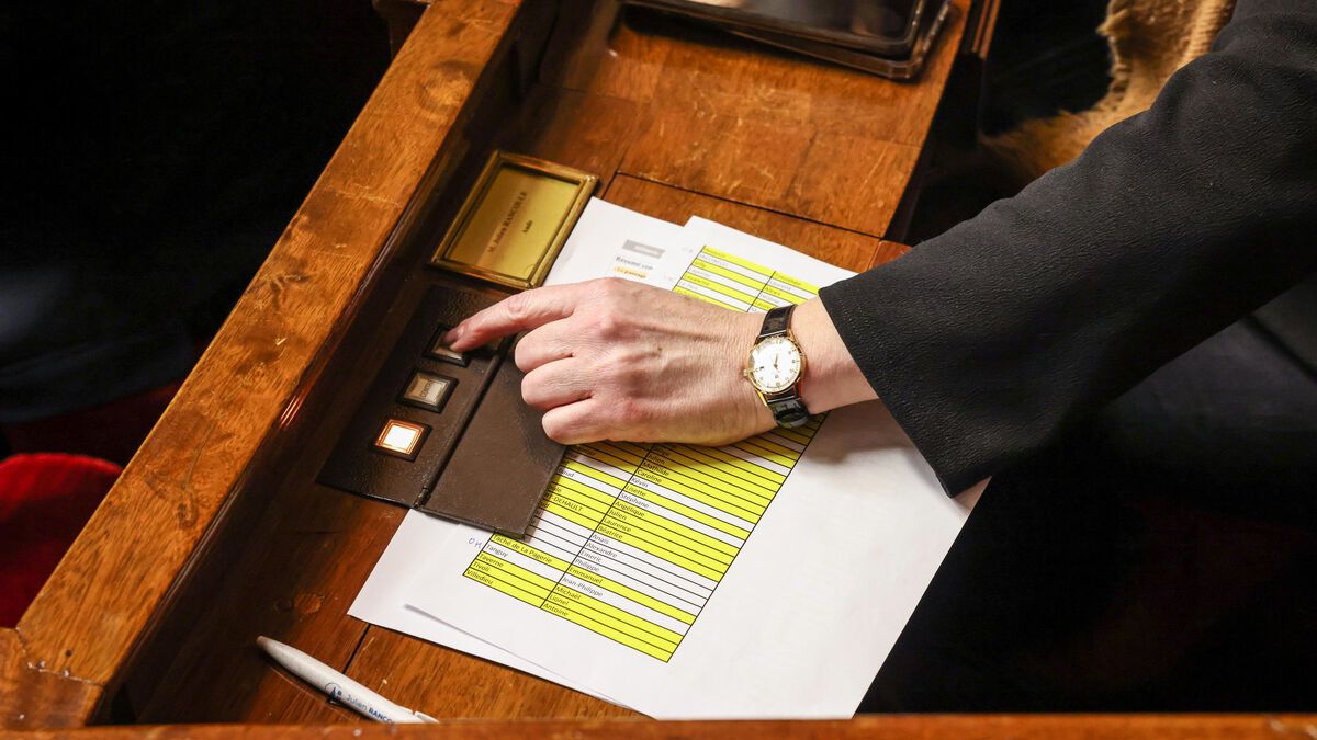 Le PS innove avec le renouvellement automatique des titres de séjour