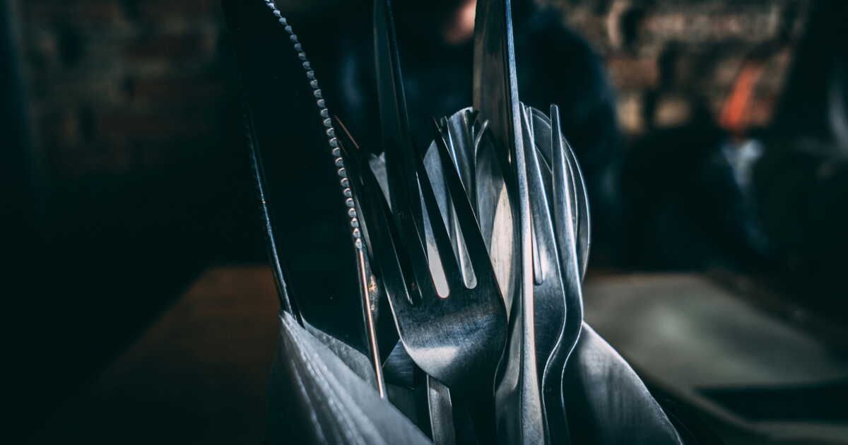 Une astuce de grand-mère pour redonner éclat à votre argent