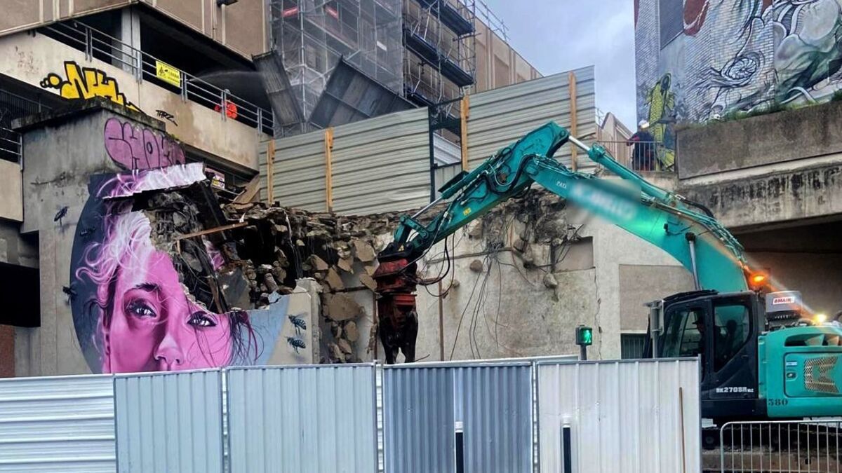 La reine des abeilles s’efface : Cergy perd sa fresque emblématique