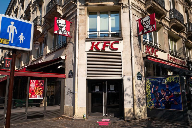 Les employés de KFC en grève : un cri d'alarme face aux conditions de travail en Île-de-France