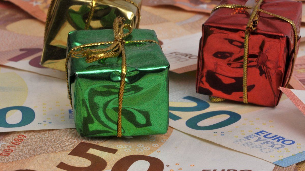 Faut-il vraiment déclarer les étrennes de Noël aux impôts ?