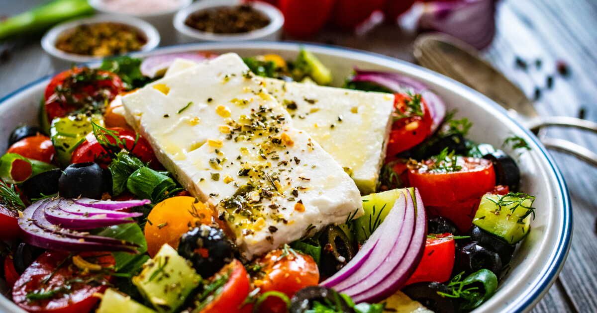 Une salade grecque réinventée avec des pommes de terre