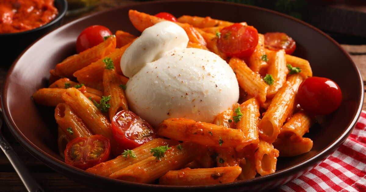 Pâtes crémeuses à la burrata et aux tomates : une recette inratable
