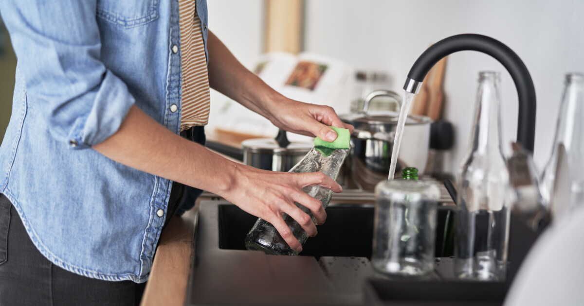 Les secrets pour un nettoyage facile des bouteilles en verre
