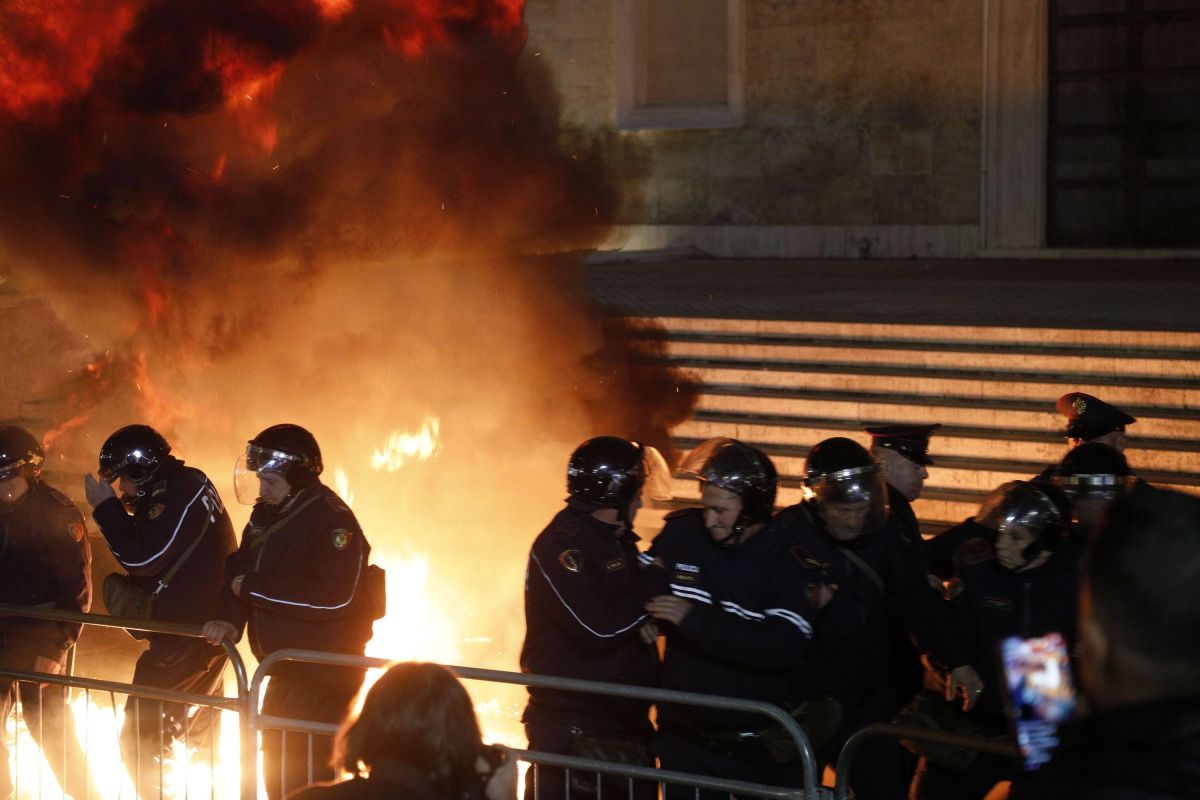 Tragédie du Nouvel An : deux jeunes perdent la vie à cause d'engins pyrotechniques