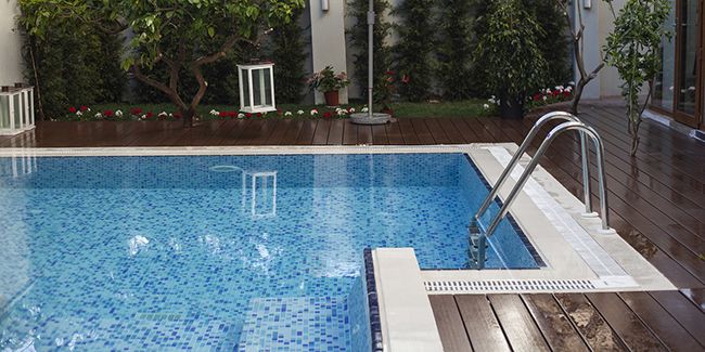 Construire une piscine chez soi : les règles à connaître avant de plonger