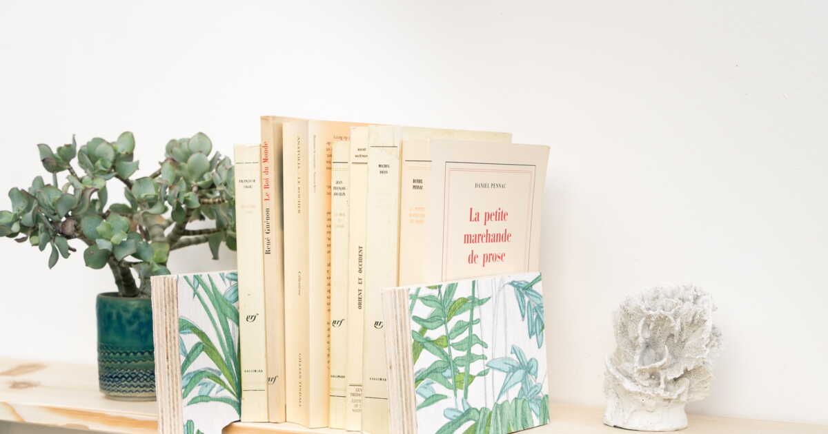 Créez un serre-livres coloré pour sublimer votre espace