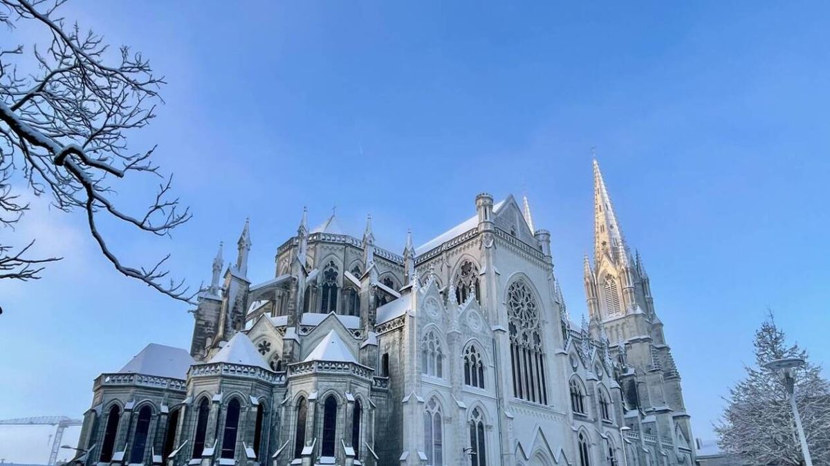Cholet sous un drap de neige : un paysage enchanteur