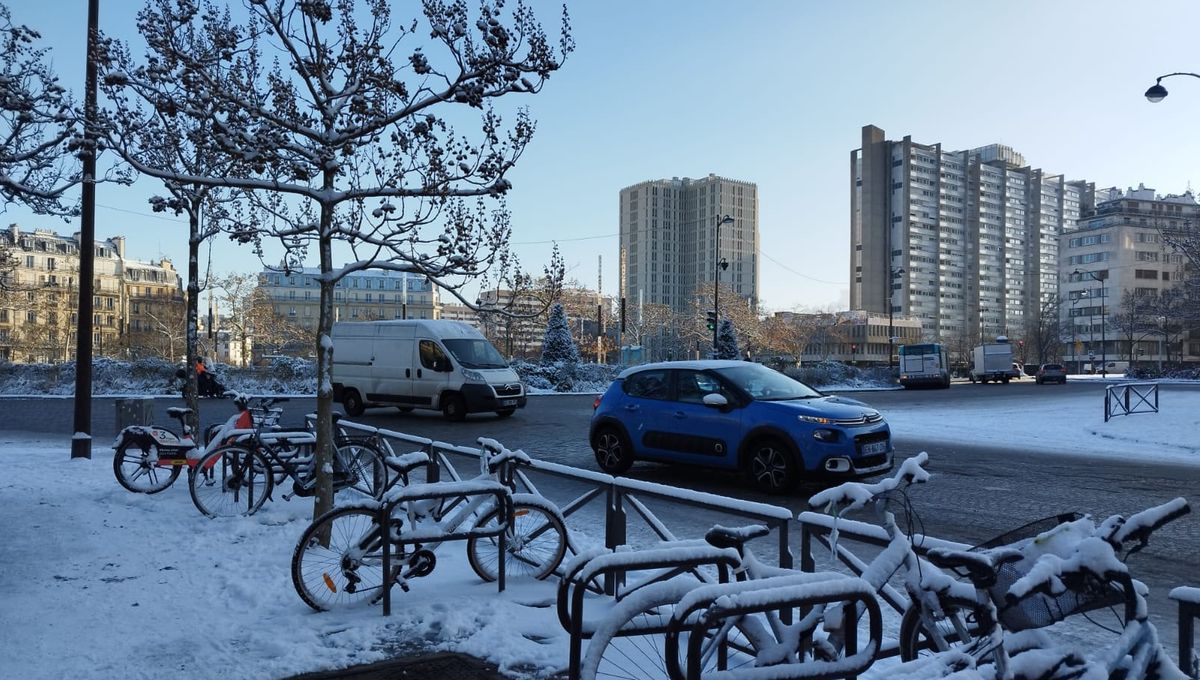 La neige s'installe en Île-de-France, perturbations à prévoir