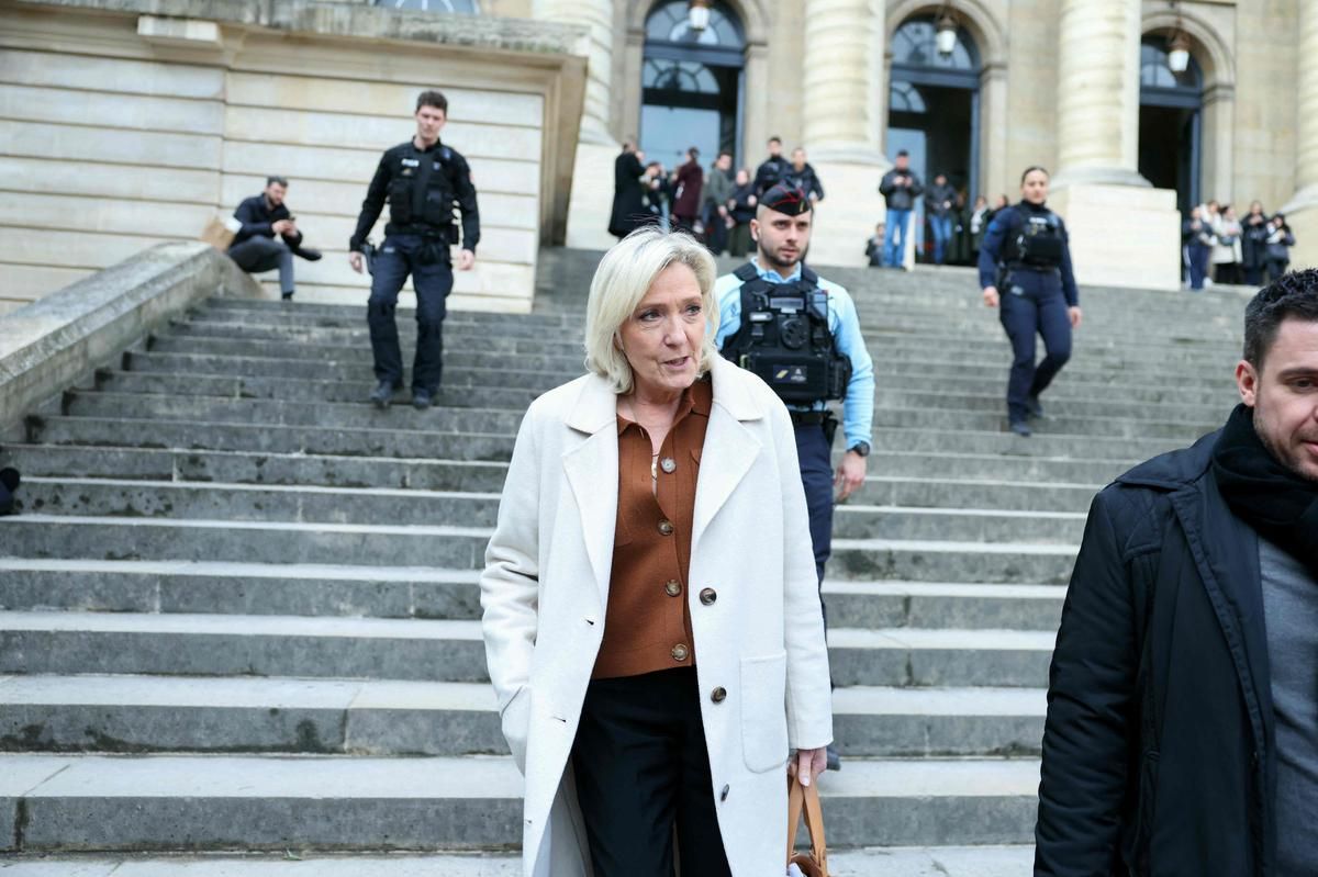 Le Parlement européen défend sa clarté au procès du RN