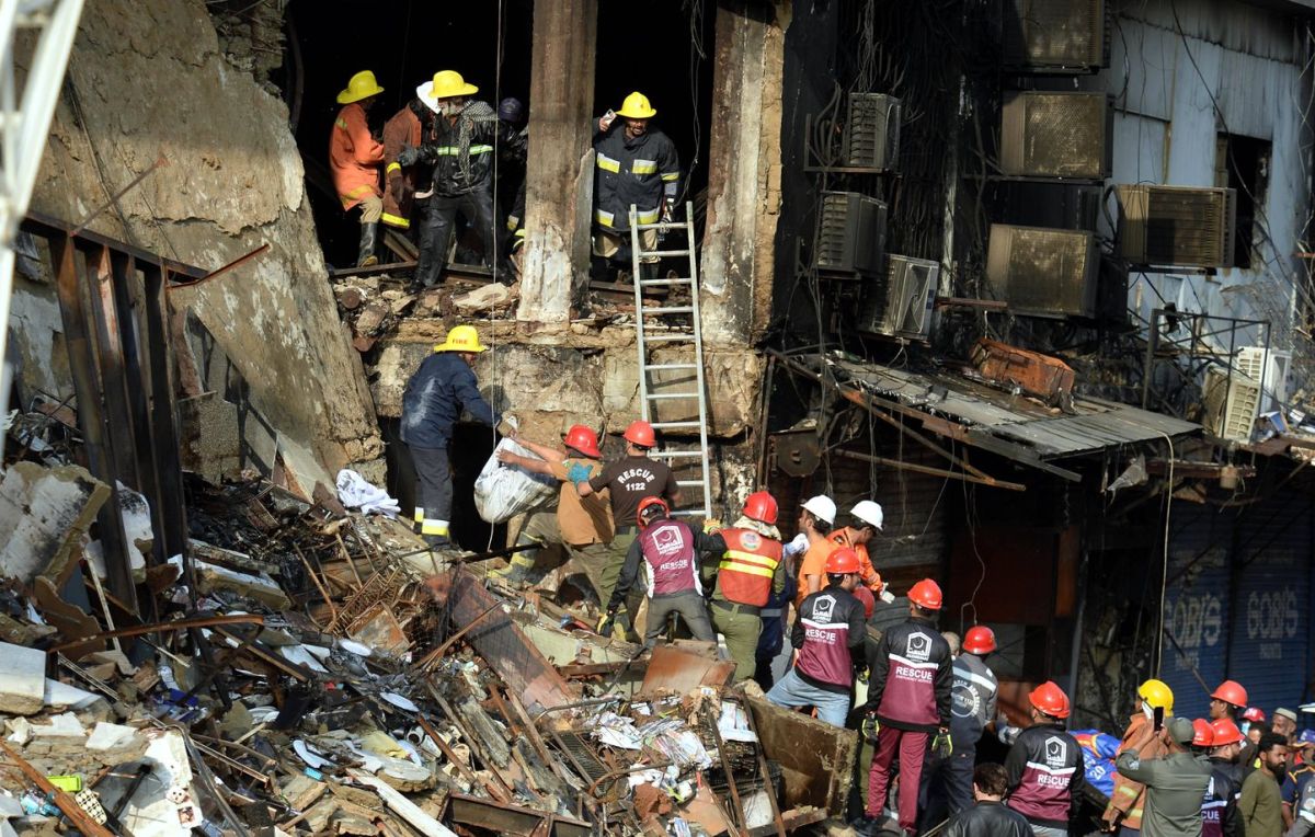 Tragédie au Pakistan : le bilan de l'incendie d'un centre commercial s'alourdit