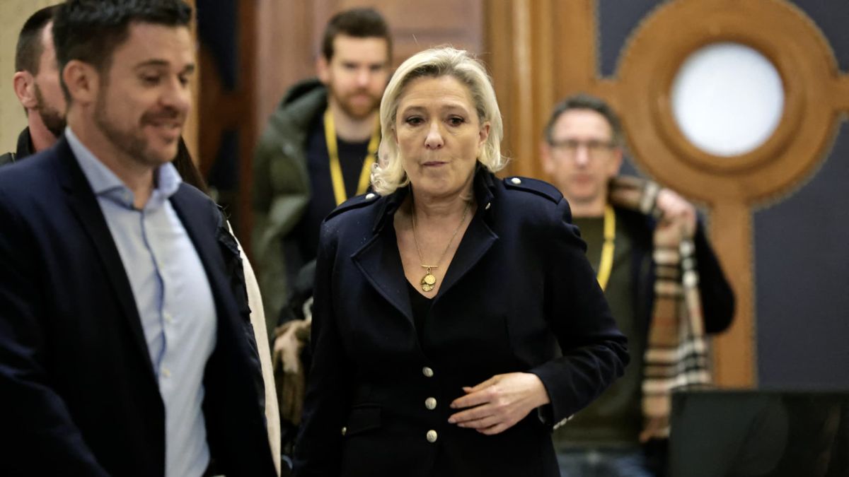 procès du rn : entre regrets et désordre, marine le pen sur le banc des accusés