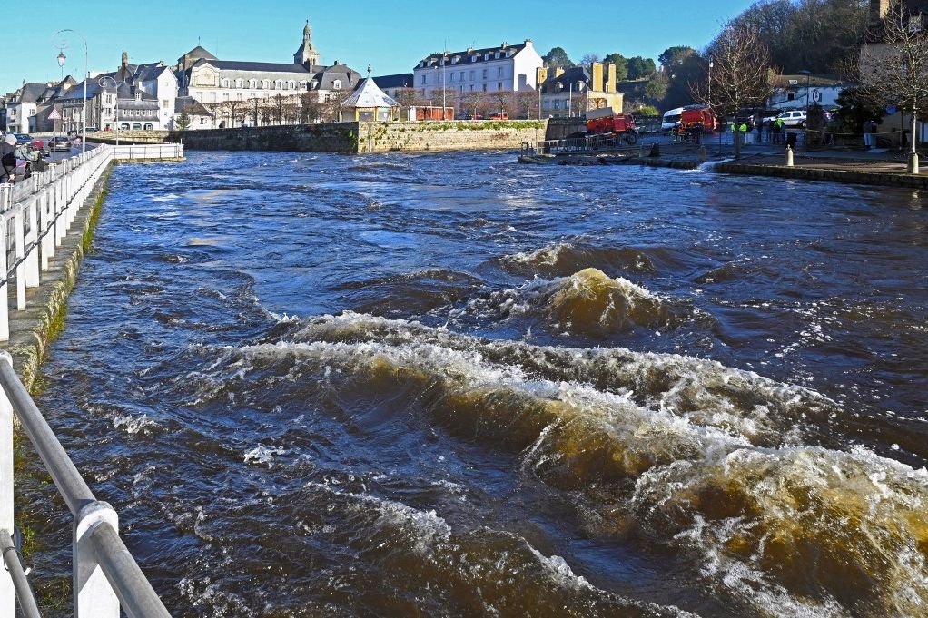 Bretagne sous tension : crues et tempêtes menacent les côtes