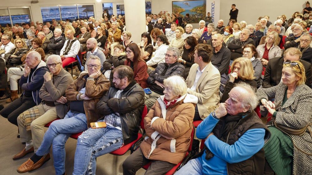 Municipales 2026 à Carry-le-Rouet : le public pose ses questions aux candidats