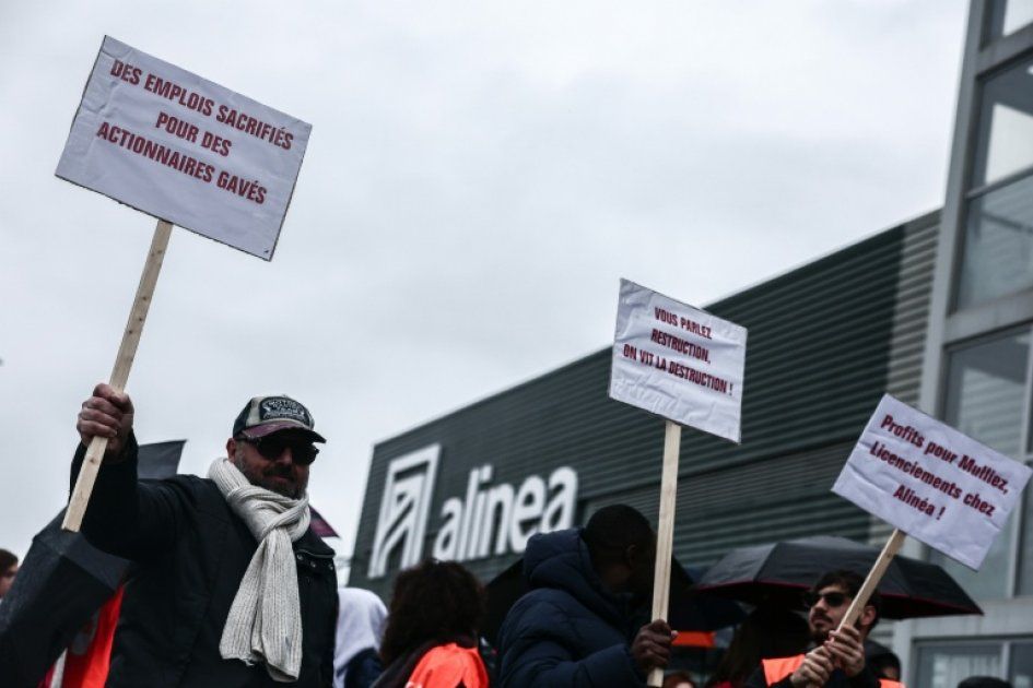 L'avenir incertain d'Alinea : des salariés en larmes face à la menace de liquidation