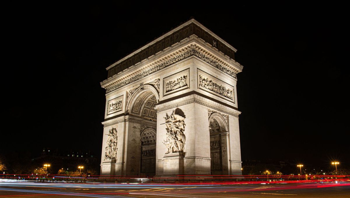 Attaque au couteau sous l'Arc de Triomphe : un gendarme blessé, l'antiterrorisme impliqué