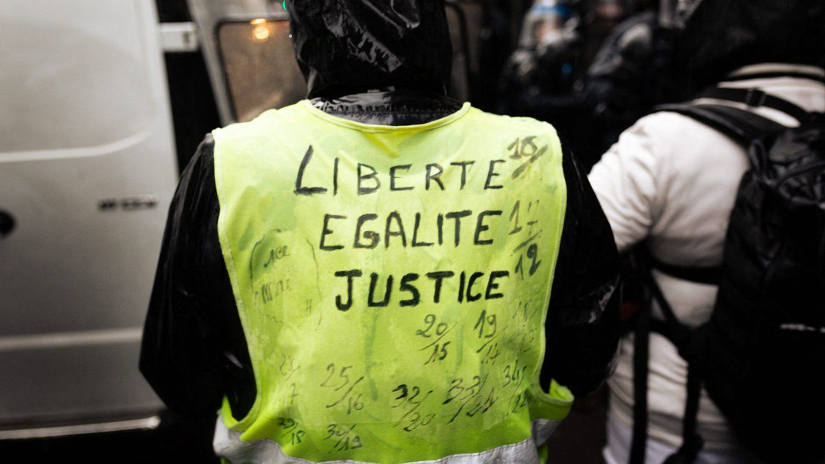 Gilets jaunes : un homme éborgné relance l'enquête sur les violences policières