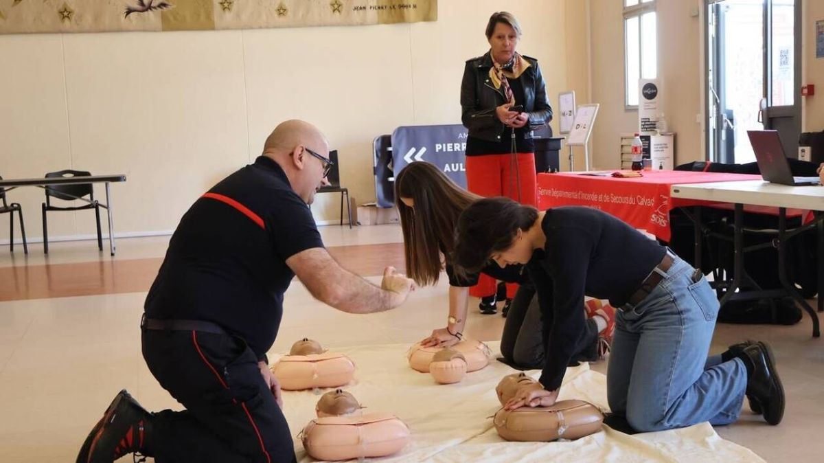 Des étudiants à Caen forment aux gestes qui sauvent avant le carnaval