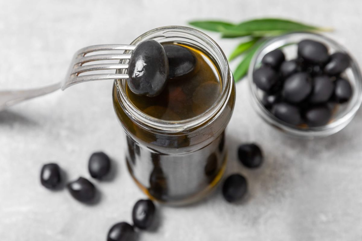 Des olives noires en bocal : la grande tromperie des industriels