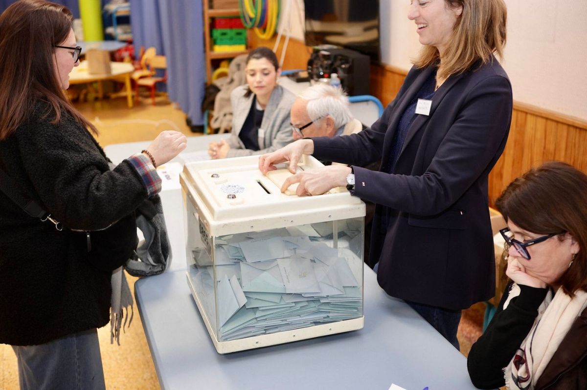 Municipales 2026 : participation en hausse et enjeux serrés