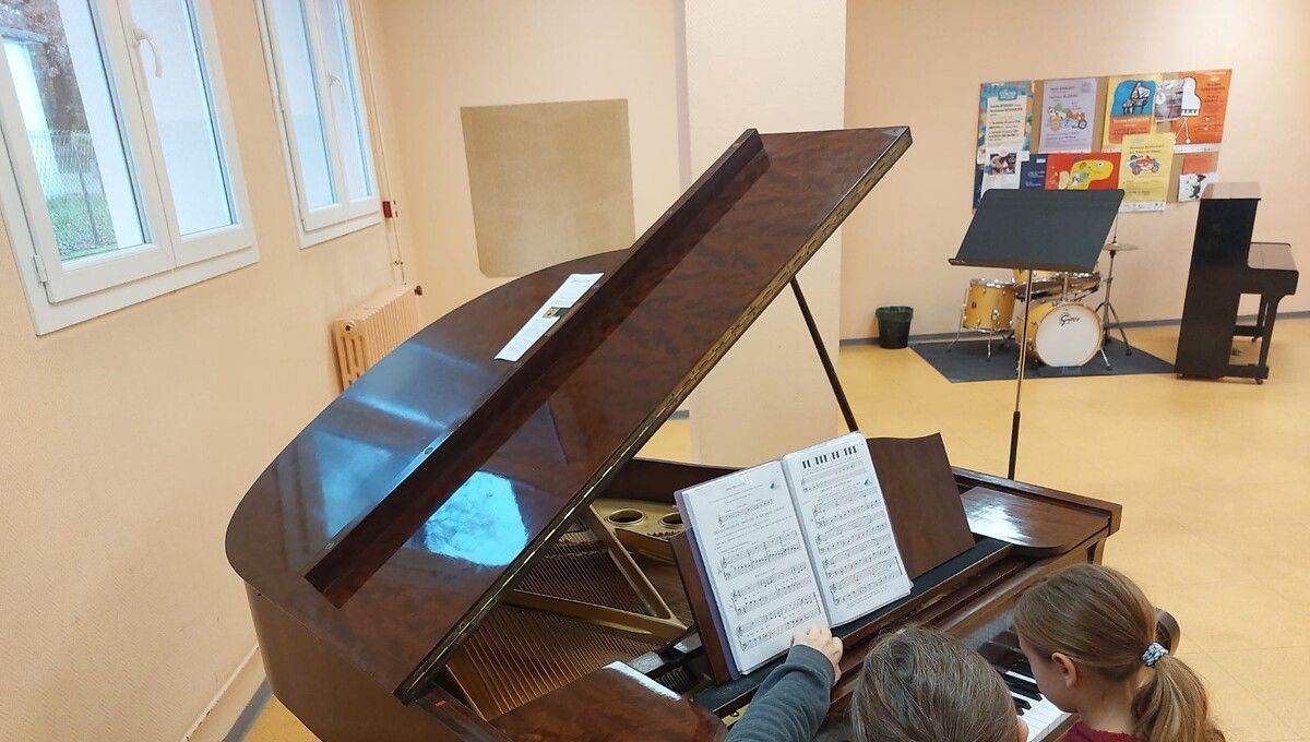 Un don généreux pour la musique : un retraité offre des cours aux enfants