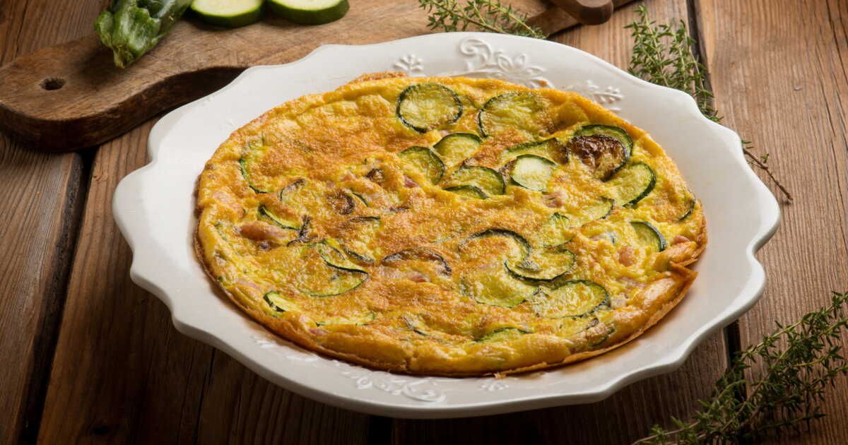 Une omelette gourmande en un temps record : courgettes et pesto