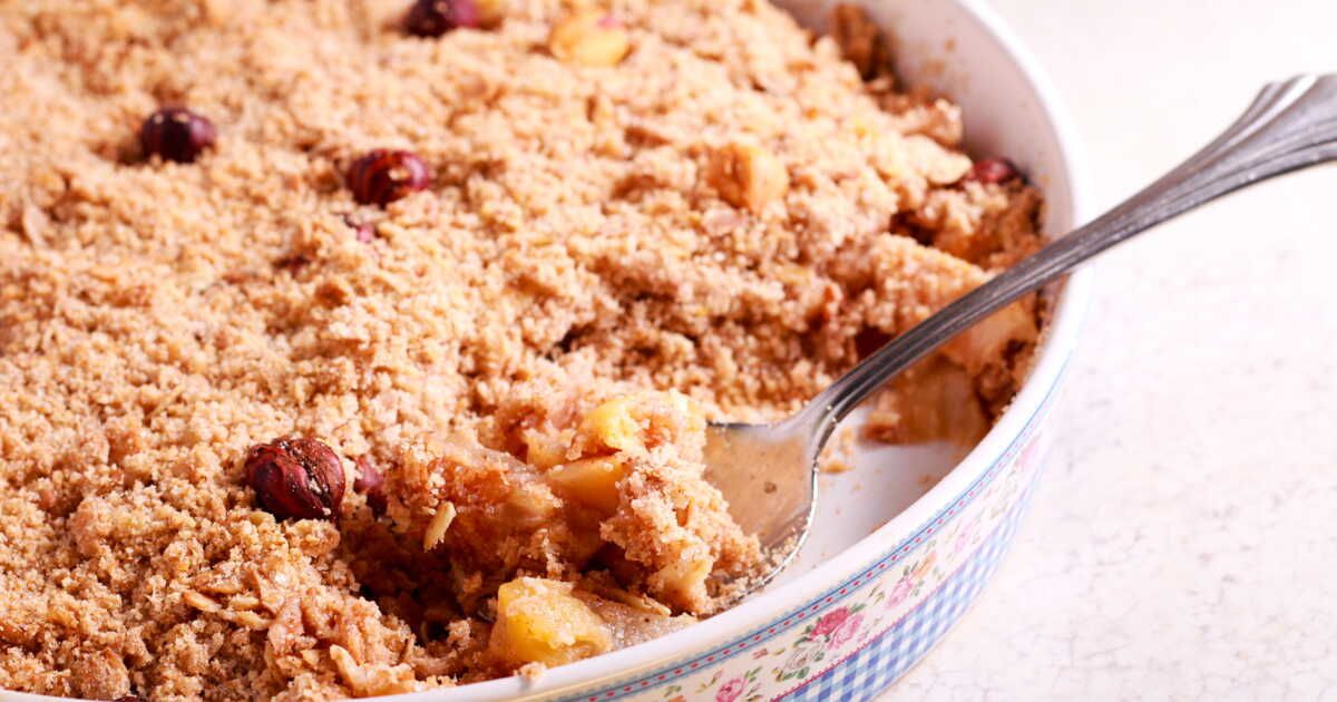 Crumble de pommes aux noisettes : une douceur réconfortante à préparer facilement