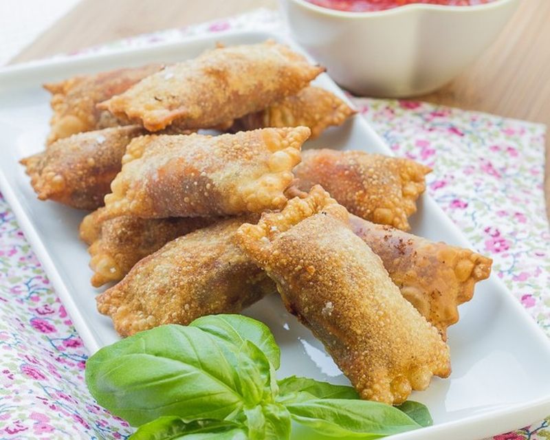 Pizza Wontons – Mi-Ravioli frit, Mi-Pizza