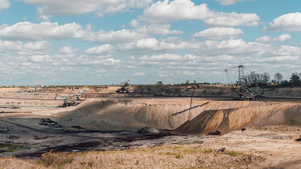 Moscou mise sur l'or : vente d'un gisement stratégique en Ukraine