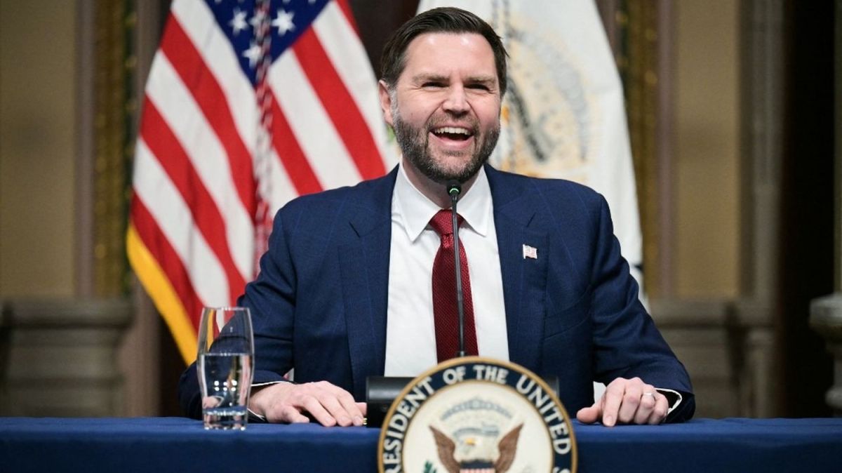 JD Vance, un vice-président fasciné par les ovnis, promet une enquête approfondie