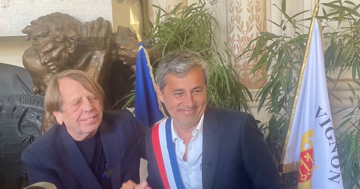 Olivier Galzi officiellement maire d'Avignon : une nouvelle ère démarre