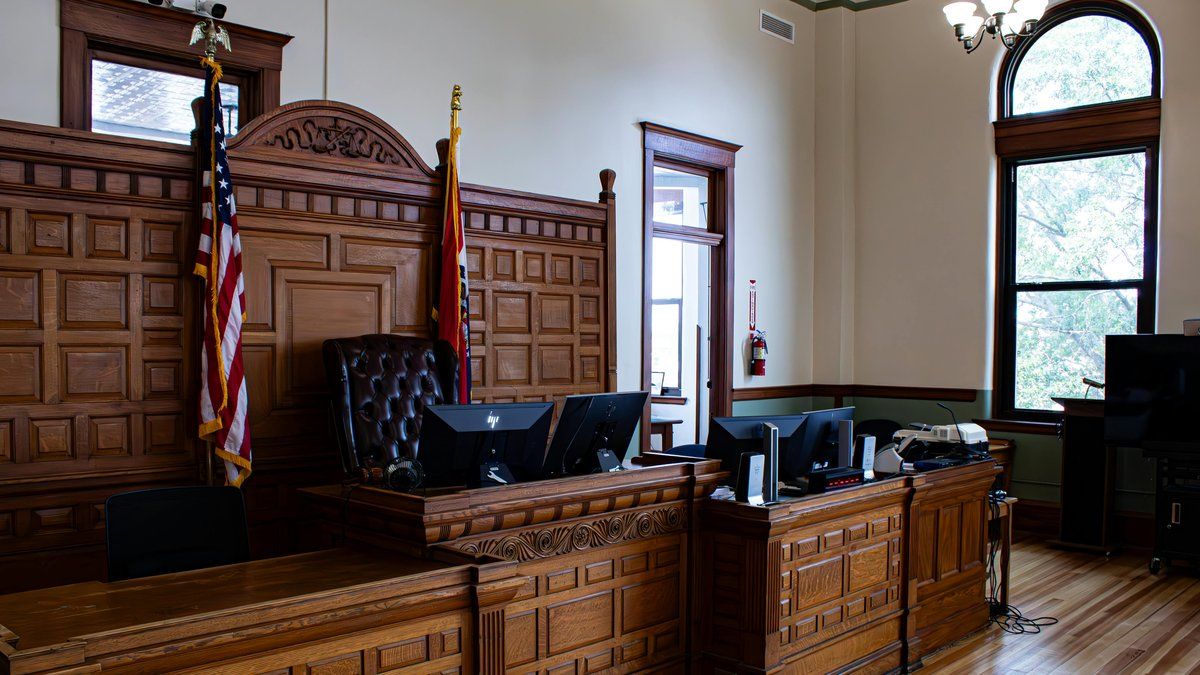 Quand la violence familiale rencontre la justice : un tribunal accorde 1,1 milliard de dollars à un jeune garçon