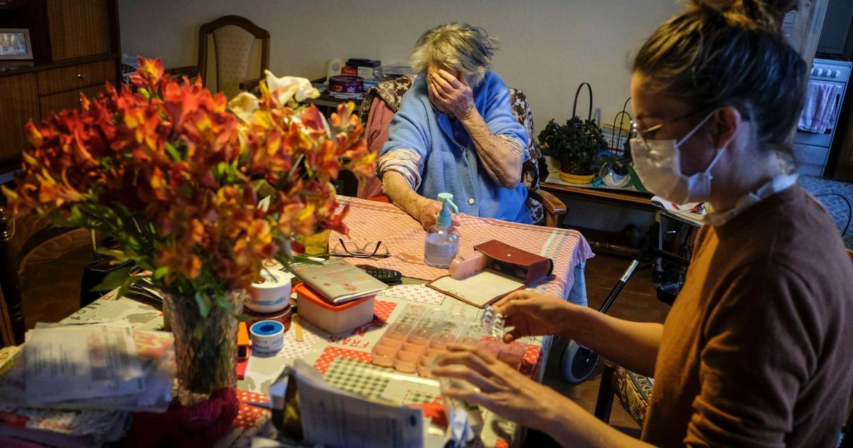 À Calais, des infirmières libérales se protègent grâce à un boîtier sonore anti-agression