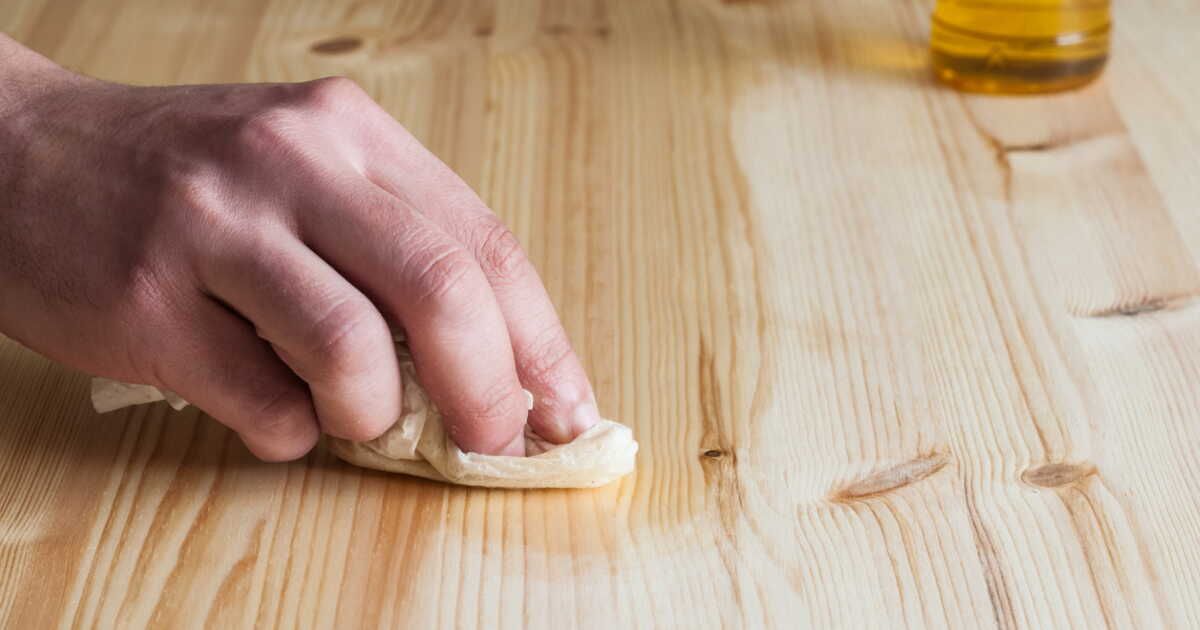 3 astuces naturelles pour chouchouter votre vieux meuble en bois