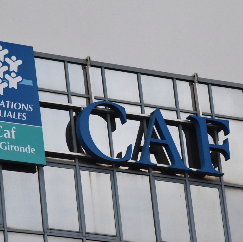 Attention à la fausse promesse de 1.042 euros de la CAF : un coup monté