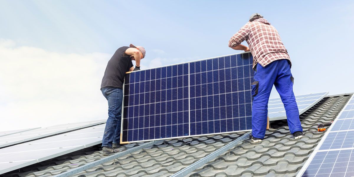 Installer soi-même des panneaux solaires : bon plan ou piège à éviter ?