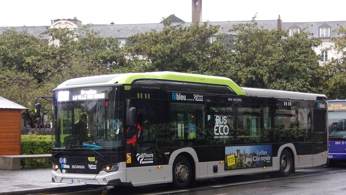 Un adolescent traîné par un bus à Tours : un drame évité de justesse
