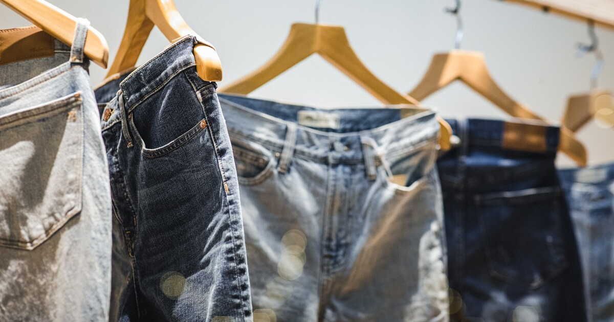 Optimisez votre dressing avec cette méthode pratique pour ranger vos jeans