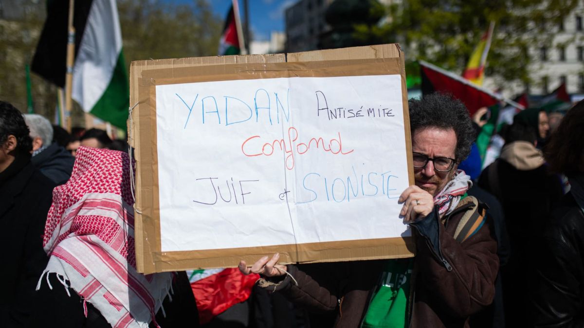 Une pétition massive contre la loi Yadan suscite le débat sur l'antisémitisme
