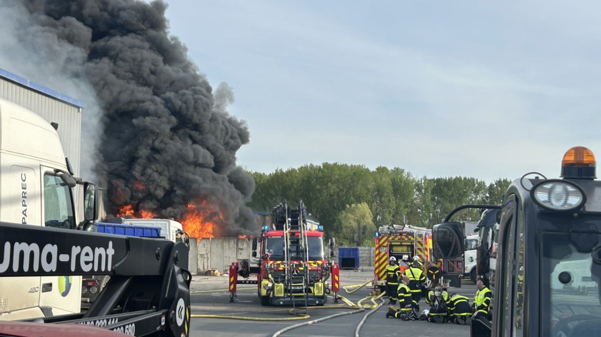 Incendie spectaculaire chez Paprec : une fumée noire visible à des kilomètres